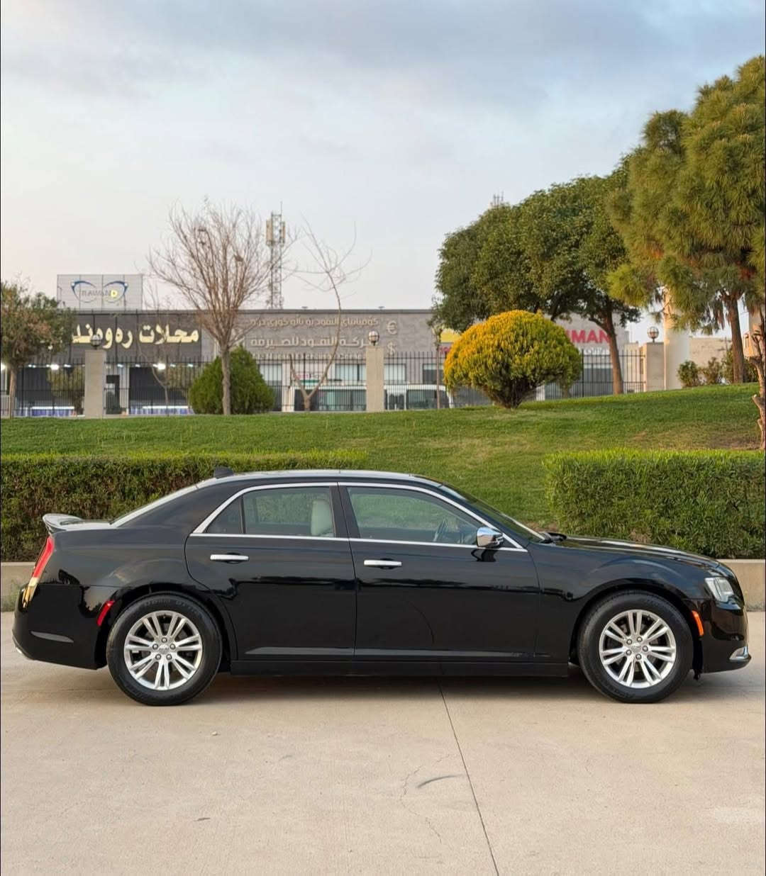 كرايسلر C300 2016 فول مواصفات كلين تايتل
فول مواصفات داخل كريمي اوف وايت
سقف بنوراما بالكامل
كشنات تبريد 
بصمة تشغيل وابواب
مقاعد هيتر 
استيرن كهربائي
مقاعد جلد
تشغيل عن بعد
كير ماوس
بردة خلفية كهربائي
تبريد قطعتين
كشنات خزن
لايتات عدسة زنون
كشاف زنون
لدات امامي وخلفي
سستم سماعات ALPINE
مري كهرباء + مري هيتر
انظمة قيادة وتسارع
فورميكا
السياره فول مواصفات 
مكفولة كفالة عامة والكير والمحرك ايضاً كلها بالشرط 
ماشية 125 الف حقيقي 
تخم تاير جديد السياره مابيها اي مصرف
رقم الجديد باسمي هزة وسنوية كلها جديد 
السعر 238$ وماكو هيج سعر بكل السوك 
مكان السيارة اربيل / ***********
