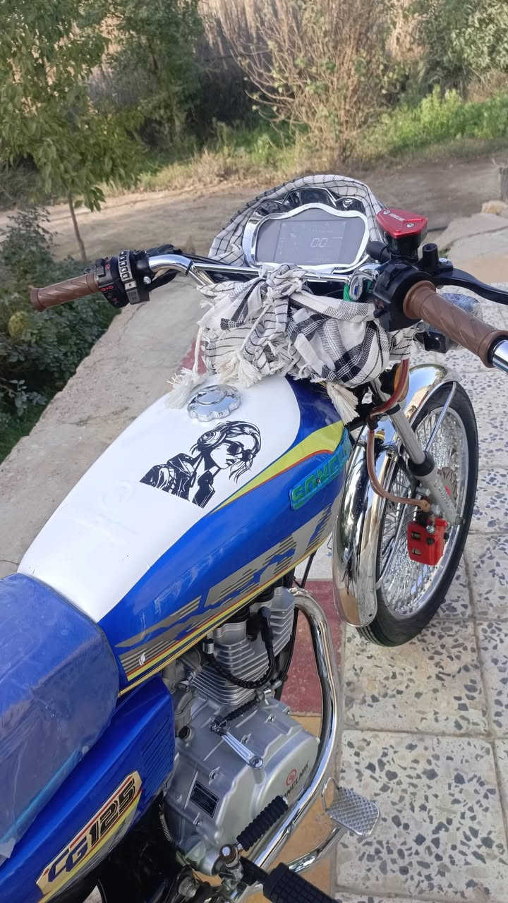 السلام عليكم للبيع دراجه تايكر موديل 27 والماكينه 25 اوراق استنساخ دراجه كفاله عامه ما بيها نقص برغي واحد على وضع الشركه دراجه ماشيه 600 كيلو سعرها 725 وبيها مجال المكان صدر الدغاره ***********
