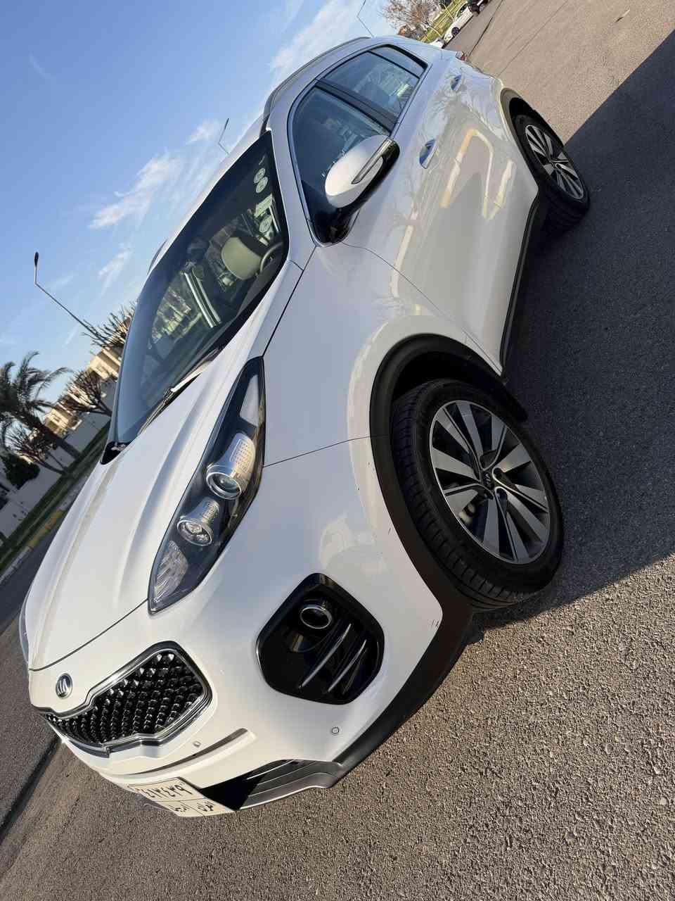 ((للبيع))
سبورتج خليجي 

2017 موديل

كفالة عاعمه 

بعده ع وضع الشركة 

ستخدام شخص واحد من الشركة ع ايده 

62 الف كليوم 

***********
