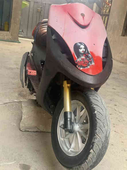 ماكس عدله للبيع دراجه هندر سلف كله شقال ضفيره مال تفصيخ جديده 
كابريتر جديد شيال رياضي اصلي ستان صفح رياضي يده رياضي قبق فلاوين رياضي
وياله اصليه مو تجاري تايرات جلياتين دراجه بيها دخانه خفيفه بس تحمه تروح صارت البارحه ويرادلها خرس مال كلج امامي فقط 
والباقي كله شقال دراجه مكينه ملحه كلش مكاني بغداد حي النصر رقمي *********** دراجه معروضه 400 وبيها مجال
