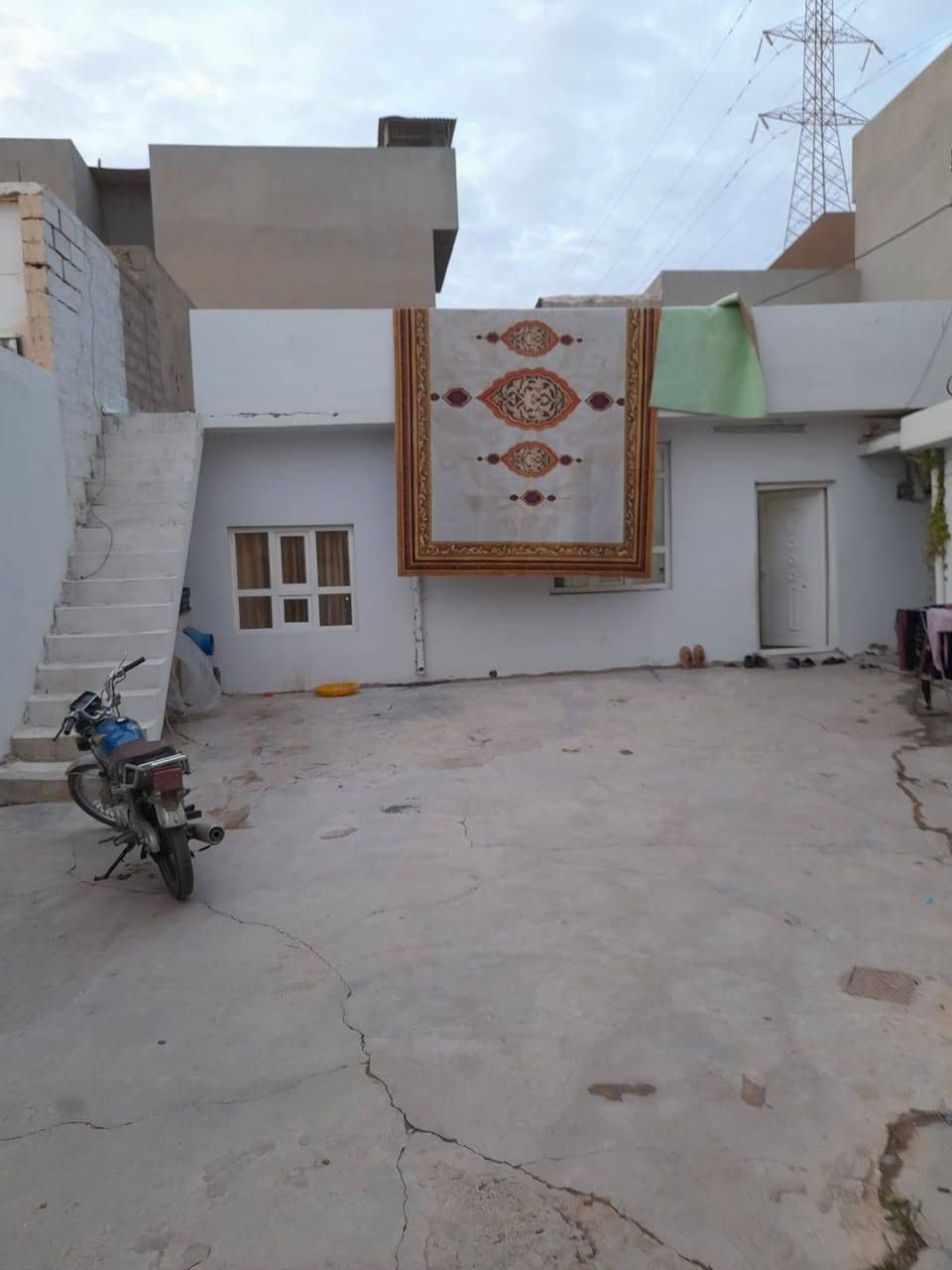 يعلن مكتب ابو يحيى لتجارة العقارات في محافظه كركوك قضاء الدبس  عن بيع   بيت سكني طابو صرف  في حي الشهداء القديمه   بالقرب من بيت ابو يوسف  مساحته ٢٥٦ متر خدمات   ماء وكهرباء تبليط يتكون من ٢غرفة نوم وهول واستقبال وصحيات ومطبخ حوش كبير   السعر على الخاص  والسعر مناسب  ورخيص جدا  وبي مجال  كما موضح بالصور أدناه 👇👇👇👇👇 للتواصل عبر الأرقام التاليه

*********** يحيى الحمداني ابو عبدالله

*********** ابو يحيى

*********** يحيى الحمداني ابو عبدالله
   ( التوفيق من الله و للجميع) جميع الأرقام  واتس اب

ملاحظه
دوام المكتب من الساعة التاسعة صباحا لغاية الواحدة ليلا للتواصل على الأرقام المذكوره اعلاه ☝️☝️☝️☝️☝️☝️
