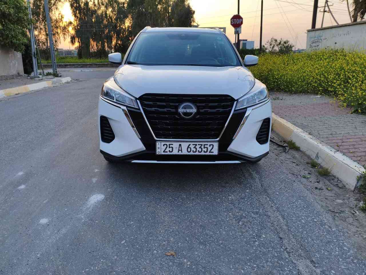 سلام علیکم لبیع نیسان کیکس مودیل 2023 سیارە بیدون حادس بیدون صبغ ماشی سیارە 4000 بی زیرو رەقەم موبایل ***********
