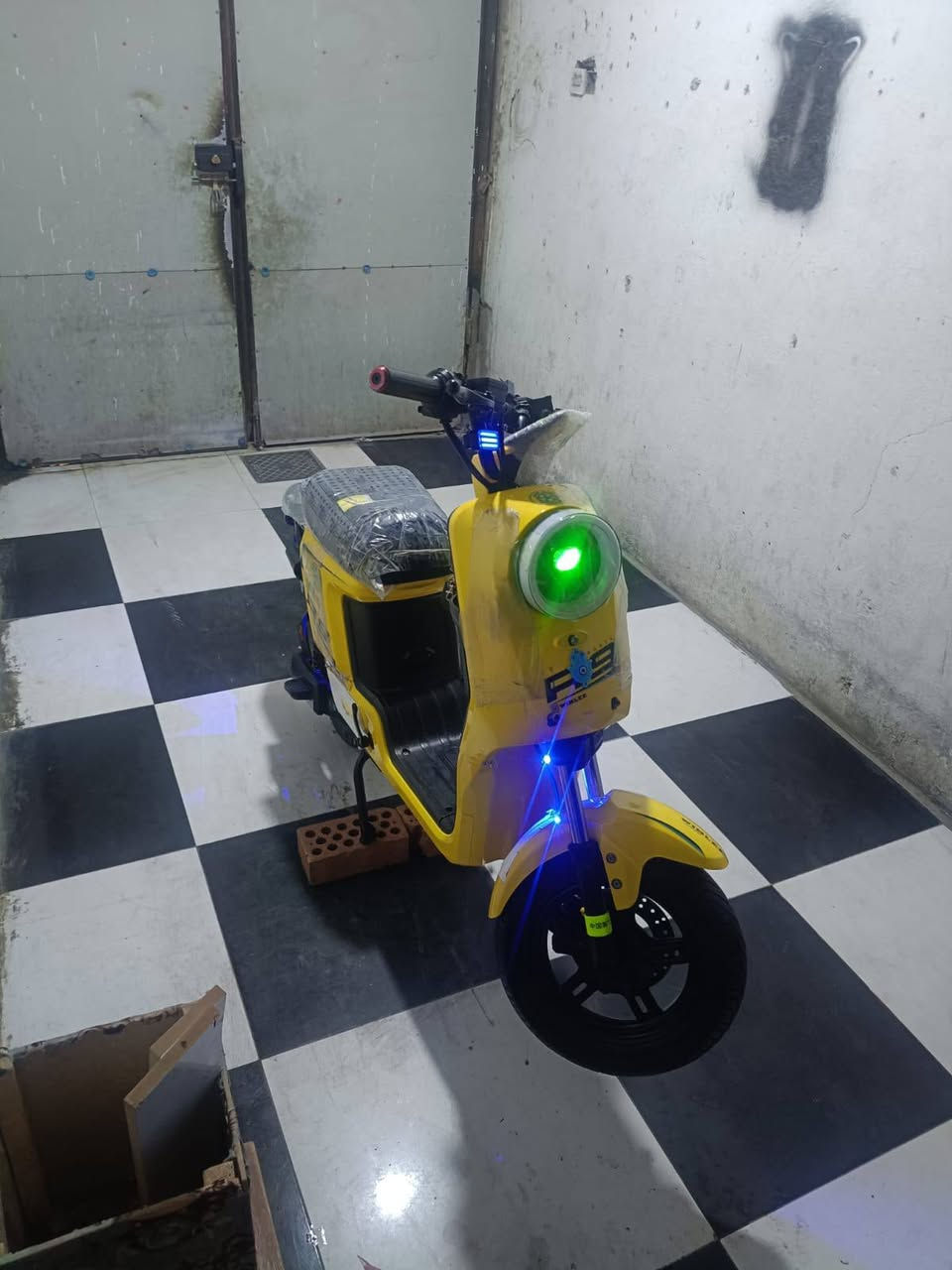 دراجه لون ليموني مودل 24 خمس بطيات كبار زرك اثنين انبير دراجه 450 دراجه غراضهه كامله موجوده شاحنه موجوده مياته سلته كفيه زنجيله تاير وراه ستوه مبادل جديد صارلي شهر ونص من ماخذه دراجه سعره 450  وقفل ار 9 مودل 24 ومرواس 26 وسعر بيه مجال


**إذا كنت صاحب هذا الإعلان وتريد حذفه لأي سبب، رجاءا أرسل رسالة إلى الدعم الفني**