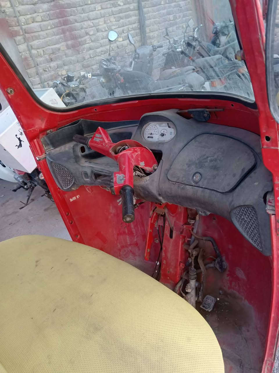 بياجو للبيع شغالة عوزها جادر وقمجيتات السعر 900) ***********
