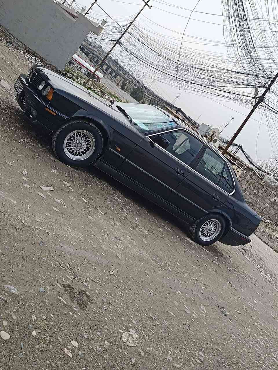 اسلام عليكم بيم حجم 525كبس كير ومكينه شرط رقم نينوئ بسمي صبغ جماليه موديل 1991 طخم تايه جديد 
مكان سياره موصل 
السعر 65وبيها مجال 
رقم تلفون ***********/  ***********
