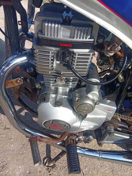 اسلام عليكم
للبيع جونده نوع هونزدا اوراق أصولي 
موديل 2014 محرك ما مفتوح مكفول 
الدراجه مال جناي عوزه ترتيبات بصيطه 
السعر 400 وبيه مجال مكاني بابل الحمزه الغربي 
الاتصال ***********
