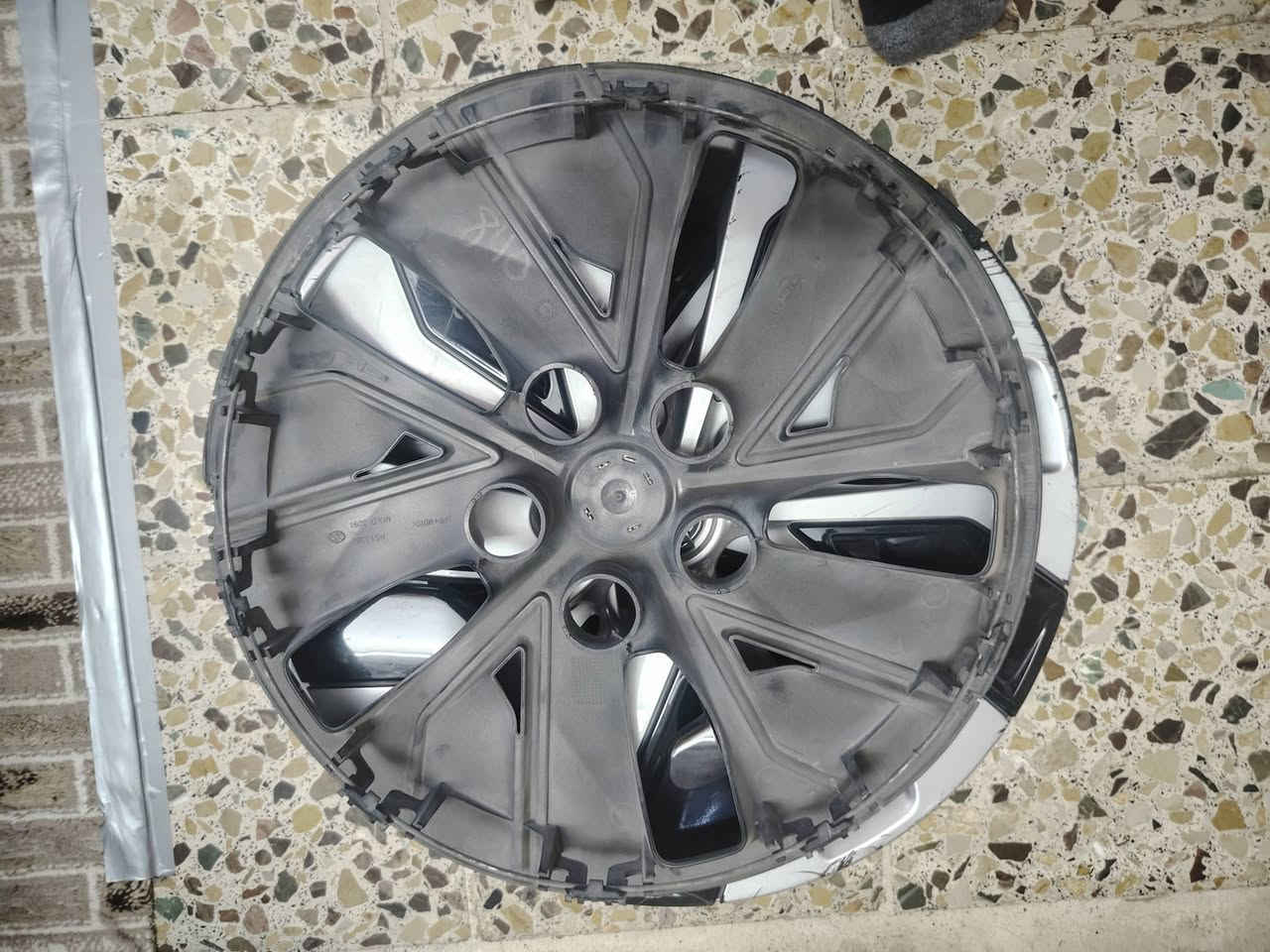 السلام عليكم عندي كبات نيسان ألتيما مال شركه الأصلي ليجن ويه السياره اوعندي فرشه جنطه الأصليه الكبات سعرهن 100 العدد ٤ تخم والفرشه سعرهه 50 هاذه رقمي ***********
