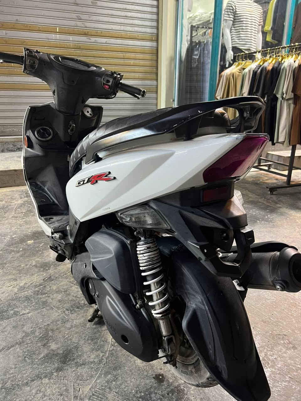 سلام عليكم للبيع GTR كفالة عامة ما بيها اي نقص 

كهربائيات كله شغالة دراجه مختمه 

مكانها بغداد الامين الثانية ***********

#السعر_850 وبيها مجال بسيط
