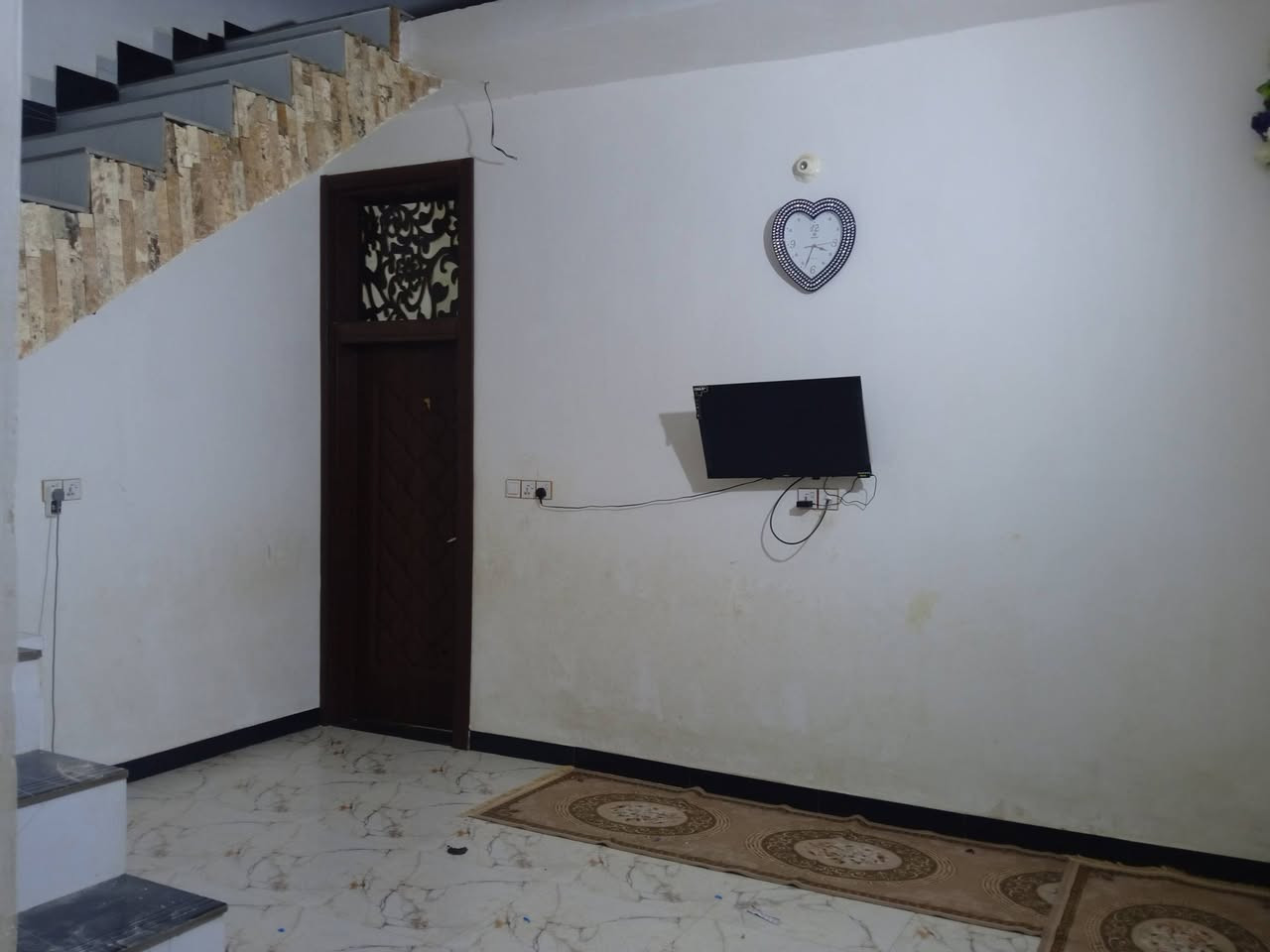 بيت 100طابق ونص للبيع بحي الغدير قرب جامع الحسن مجتبى ***********
