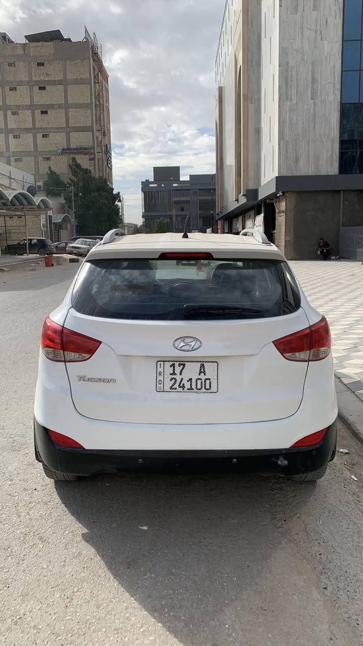 السلام عليكم ورحمة الله وبركاته
توسان موديل 2016 خليجي رقم مثنى الدولي (باسمي شخصياً ) (هزه ماساقطه وسنوية لل28 يعني تحول مباشر باسمك باي محافظة تعجبك ) 
مواصفات
حساس خلفي
تحكم ستيرن جهتين 
منظومة زنون هالوجين الاصلي 
تبريد قطعتين 

السياره بيهه صبغ بخشم البنيد بدون داخل وبيهه صبغ بقبق الجنطة جوه الرقم هم بدون داخل الباقي كفاله 
السياره جاهزه مكينه وكير وحدادية وتبريد (السعر 150) بي مجال قليل
مكاني النجف الاشرف 
***********
