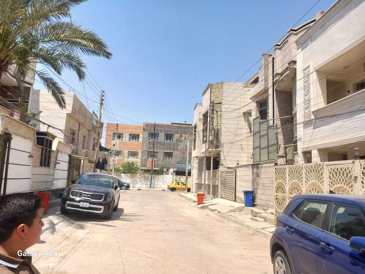 هيكل للبيع طابق ونص مساحة ٨٢.٥م واجهة ٤اله نزال ٢٢،٥ الطابق الأرضي طرمة واستقبال وحولي مع مطبخ حار وخدمات وغرفه نوم مع ترك خلفي الطابق الثاني غرفه نوم وخدمات مع سطح  الشعب التجار الأولى قرب اعدادية بلقيس قرب الهايبر السعر  (215)مليون 
***********
