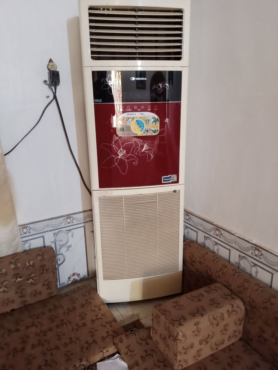 سبلت عمودي تلاثه طن النوعيه الممتازه شرط الشغل تبريد ثلج فان قوي جدا 
العنوان الناصريه سيددخيل السعر ٧٠٠
الرقم ***********
