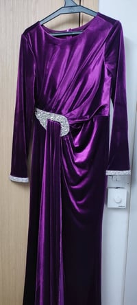 فستان ٣٨ • أحمر ٣٦ • ملابس