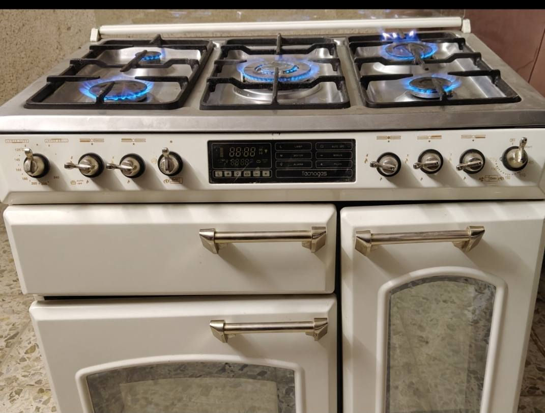 طباخ ملكي مستعمل نضيف جداً شغال عل فحص للبيع *********** *********** محمودية شارع  المحكمة المحمودية خلف تربية المحمودية
