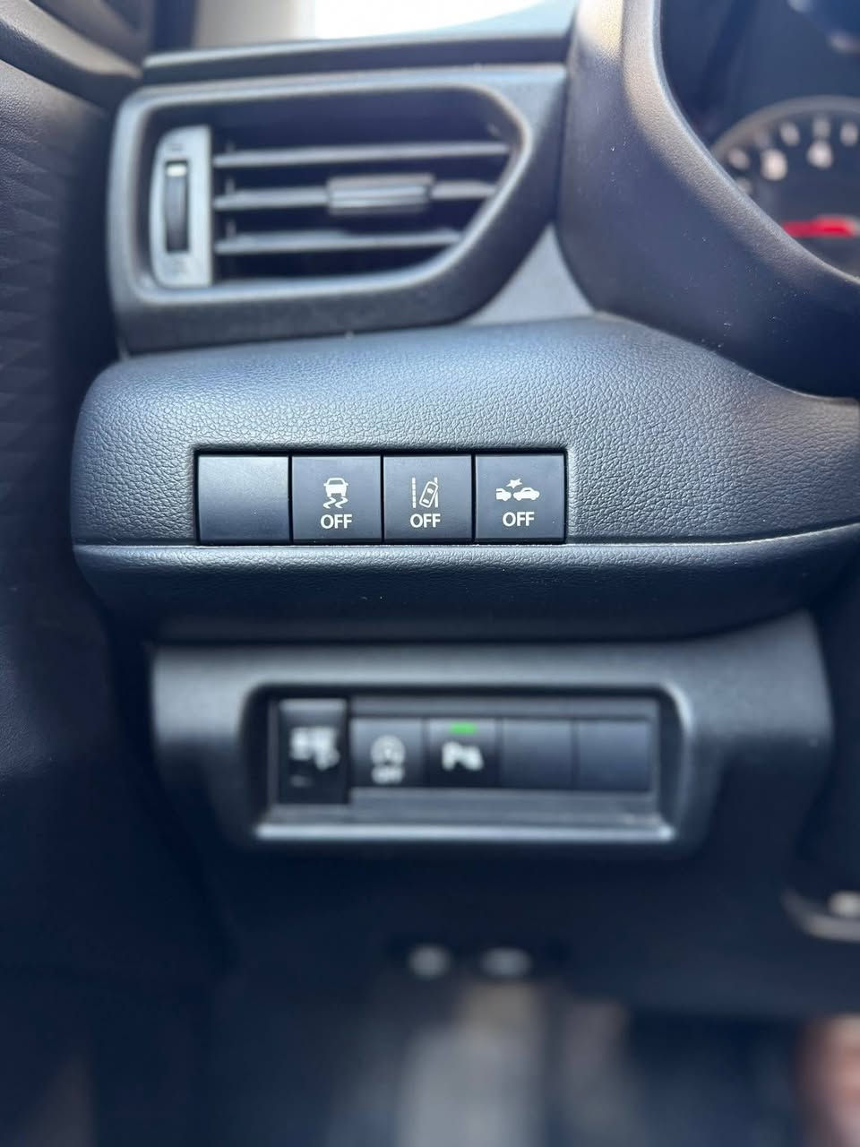 سوزوكي سويفت هايبرد
Suzuki swift2025 مكفوله

 بسمي رقم بغداد  مطلوبة والتسديد مباشر عالماستر  ماشية ٣٠٠٠ يعني زيرو 

موصفات 

تحديد مسار 

نقطه عمياء

رادار

توقف ذاتي 

هايبرد 

شاشه كار بلي

شفتات ستيرن 

لايت لد

مري شفط
وبعد هواي مواصفات 

تبريد ❄️
السعر ١٢٨ وبيها مجال 

عنواني بابل

رقم الهاتف ***********
