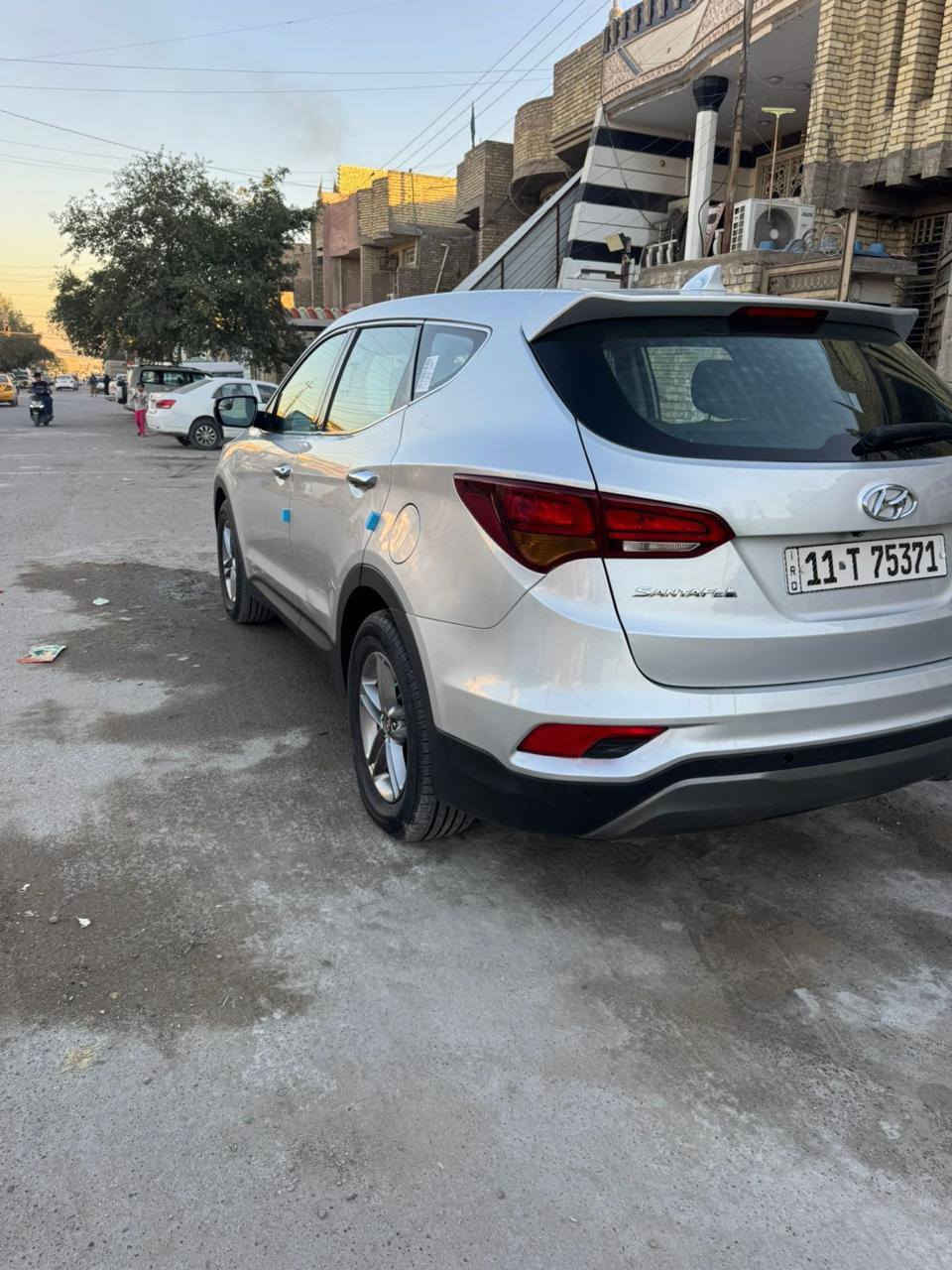 سنتافي للبيع موديل 2017 وارد امريكي حادثها شخط بين البابين صدر والخلفي بيها صبغ بجيهه الصدر والباقي مكفول دواخلها مكفوله مكيه وكير وصدر امامي وخلفي جديد تخم تاير جديد سنويه 2030 تبريد تتفئه رقم بغداد الدولي الجديد السياره جاهزه وجديده السعر 134  الاستفسار على الرقم *********** عنوان بغداد البلديات
