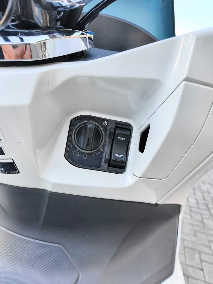 بيسي اكس جيل الرابع ياباني محرك 160cc الدراجة مكفوله لا صبغ ولا شي وشوفت عينكم الدراجة نفسهة البصور و بلحقيقة والدراجة ماشية 12 الف حقيقي وعندي بيهة صورة مزاد والدراجة بيهة بصمه وحده  مكاني بغداد الطالبيه قرب مطعم حبايبنه السعر 31 $ وبيهة مجال للطيبين (***********)
