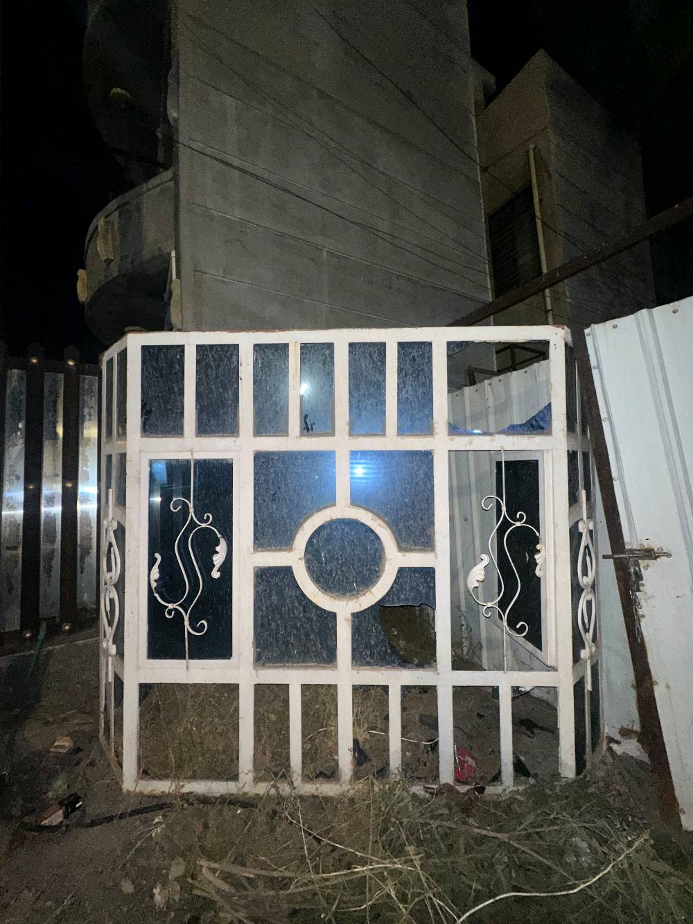 شباك مال بيت مستخدم
وضعه جيد جدن مقوس
شباك مقوس القياس
الارتفاع  ٢متر
عرض ٣ متر معه تقويس
 السعر ١٥٠ الف
التصال فقط مكاني بغداد البياع
***********