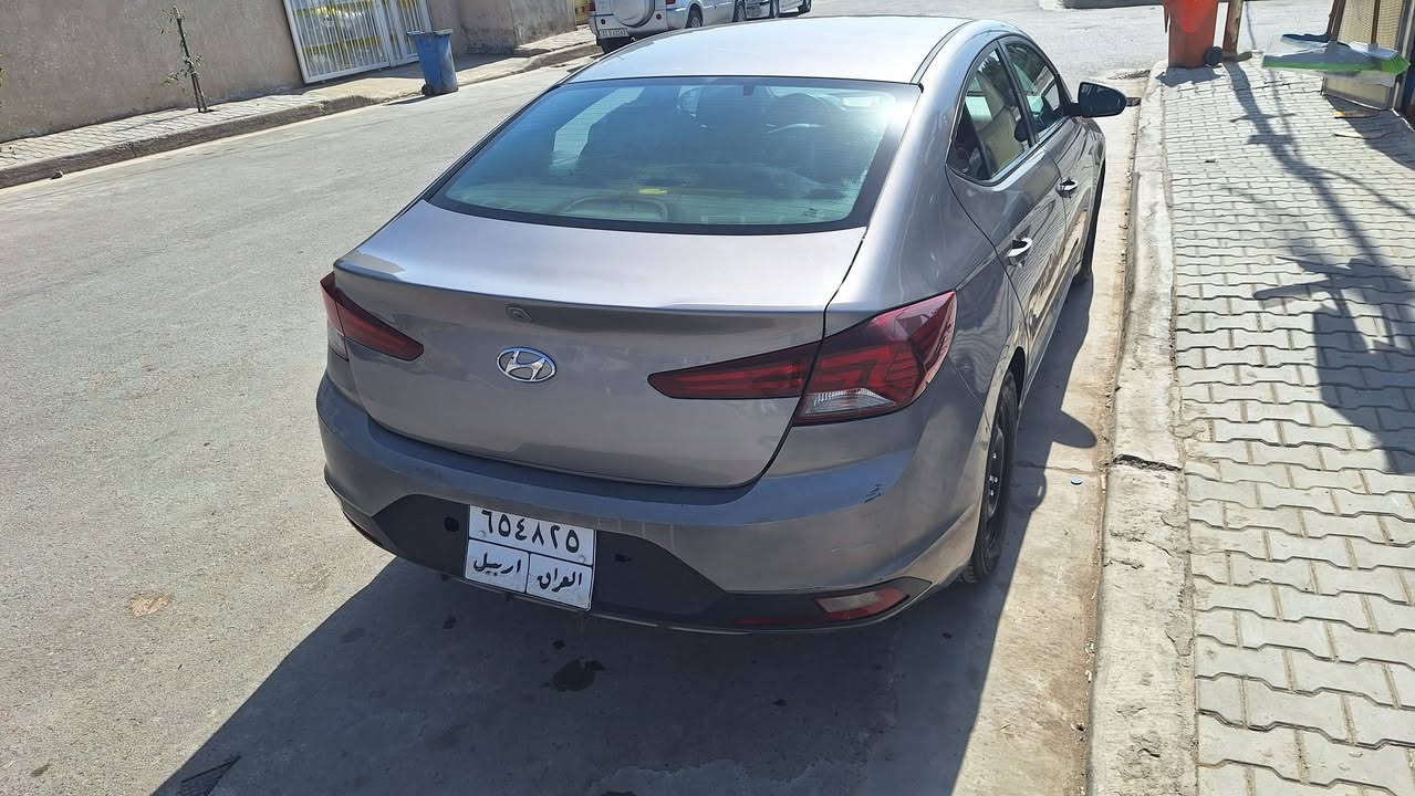 لنترا ٢٠ سيارة كل نقص ما بيها كلشي موضح بالصور كير AT السعر ١١٥ 
***********
