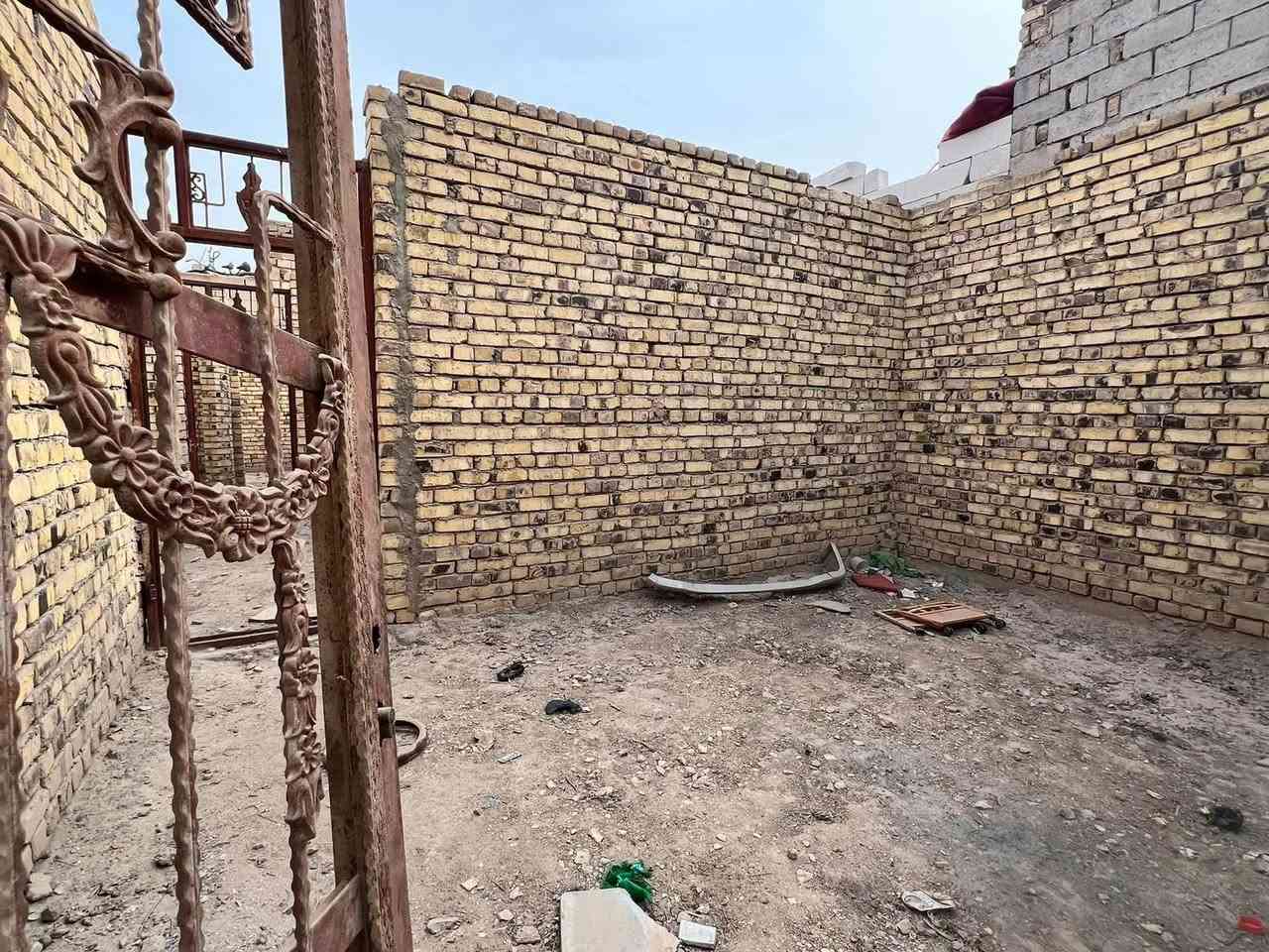 هيكل للبيع ٢٠٠ متر في حي المطاط الفرع المقابل جامع الامام الهادي ع للاستفسار/***********
