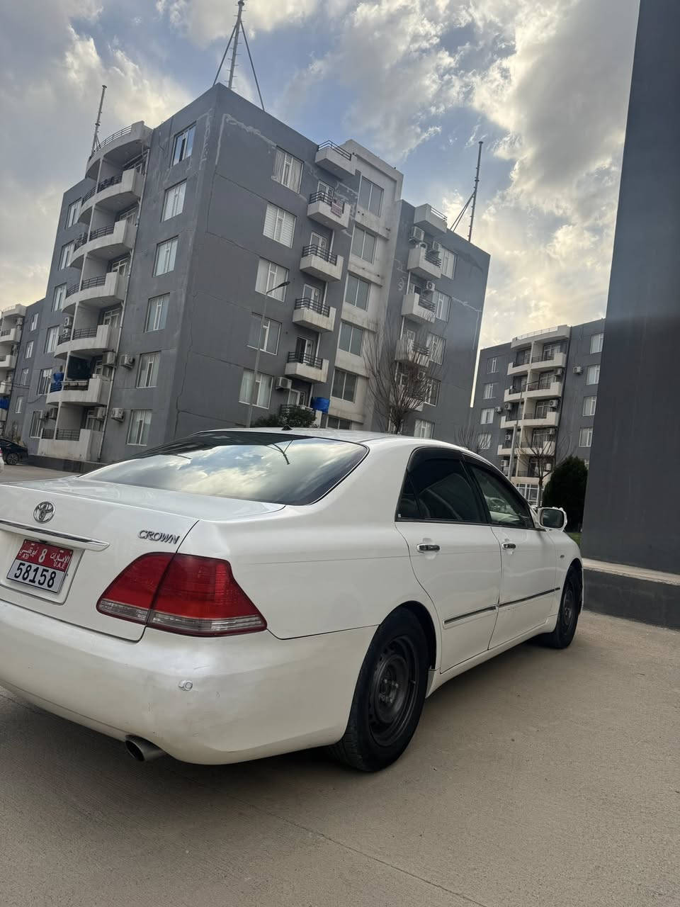 بڕاوە ساج مەلەکی ٢٠٠٧
گێڕ گەورەی مەکینە بچوک 

٤٦ $گەڵا کۆتایی

٣دوگمە پەردە شاشەو کامێرە 
سەقفی وەک شوشە
گێڕو مەکینەو کارەبایو تەقەو رەقەی بەشەرت
بۆیاخ سەقفو حیزام بەشەرت کەڤەر گۆڕاو نیە شانسی کۆسەرە نیە 
تازە داخل جامی هەلگیراوە گەرمی بەسراوە 
٤تایەو ویلی لۆک 
شووێن سلێمانی  
بۆ مەعمەلە تەنها تەلەفون بکە نامە مەنێرە
***********
