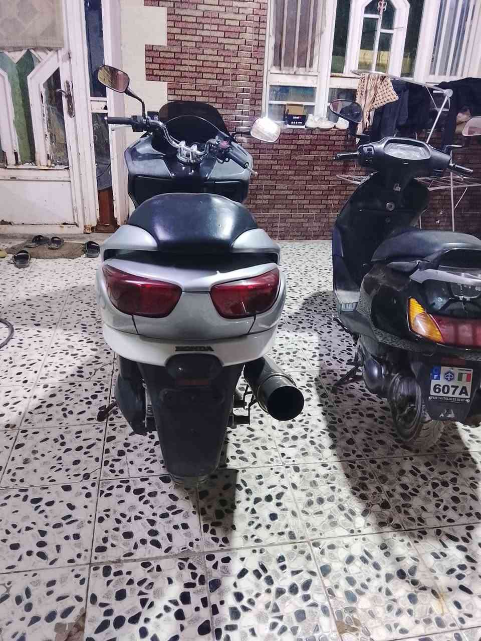 فورزا ٠٨ مكينه رايمر فقط نعومه فول كفراتها مابيهن اي كسر ومابيها شخوط عميه بلاد معدلها ١٤٠ كهربائيات كلها شغاله اي نقص مابيها السعر ٧٥٠ مكانها كوت ***********
