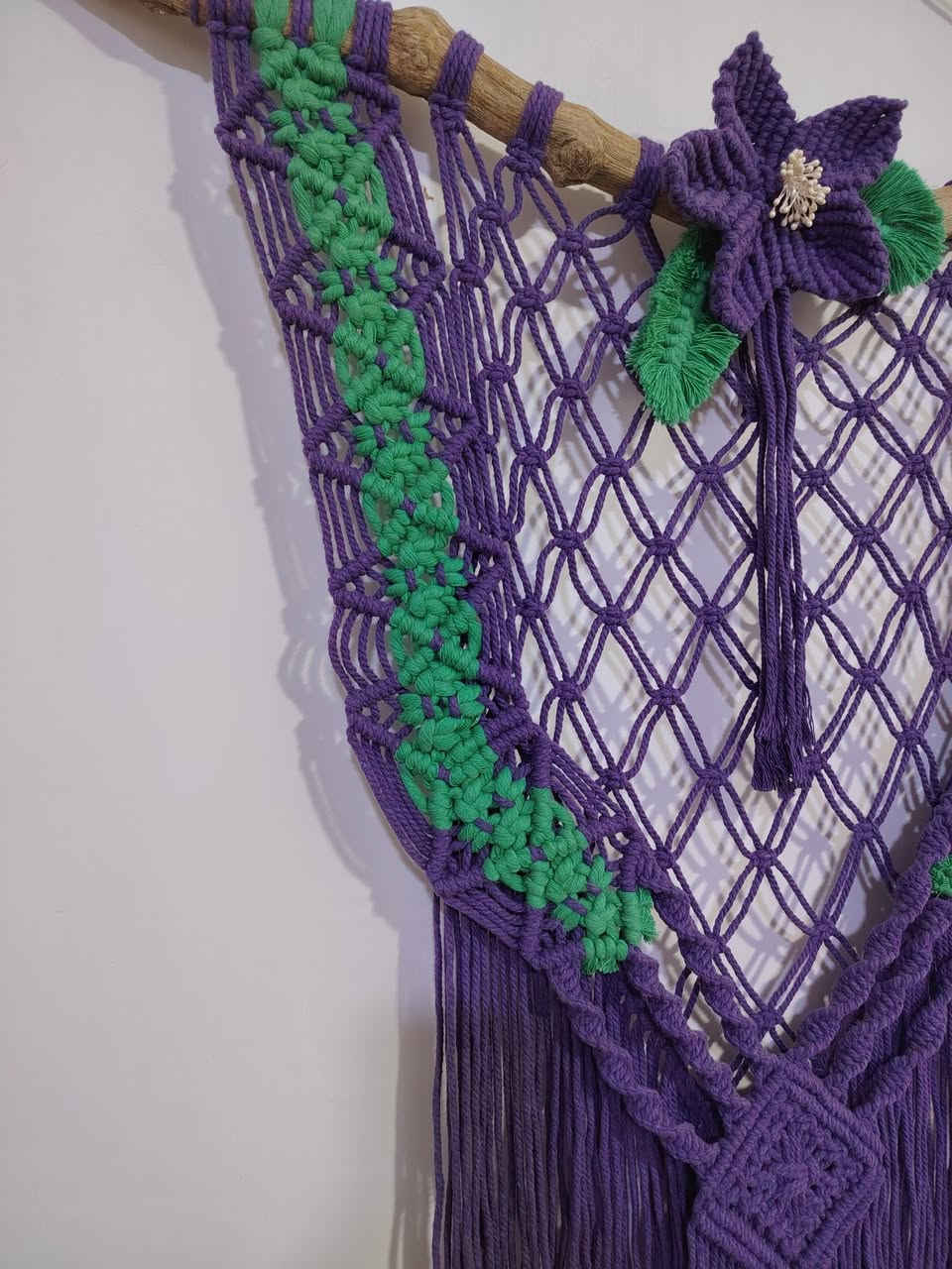 قطعة فنية مصنوعة يدويًا بعناية وجودة عالية، تضيف الدفء والشخصية لأي مكان.
تجمع بين اللونين الأرجواني والأخضر بتناسق جميل، وتتميز بعقد المكرمية المعقدة والزهرة البارزة على قطعة خشبية طبيعية.
مصنوعة من خيوط المكرمية القطنية عالية الجودة.
مثالية لتعليقها في غرفة المعيشة، غرفة النوم، أو حتى في الأماكن التجارية والمناسبات الخاصة.
وهي خيار رائع كهدية مميزة وفريد للأصدقاء والعائلة.
تتوفر بقطعة واحدة مميزة،
 للطلب والتواصل ***********
A meticulously handcrafted piece of art, this high-quality ornament adds warmth and personality to any space.

Beautifully blending purple and green, it features intricate macrame knots and a raised flower on a natural wood base.

Made from high-quality cotton macrame cord.

Perfect for hanging in the living room, bedroom, or even in commercial spaces and for special occasions.

It makes a wonderful and unique gift for friends and family.

Available as a single, distinctive piece.

To order, please contact ***********
#art #fyp #handmade #makrome #iraq #baghdad #erbil

