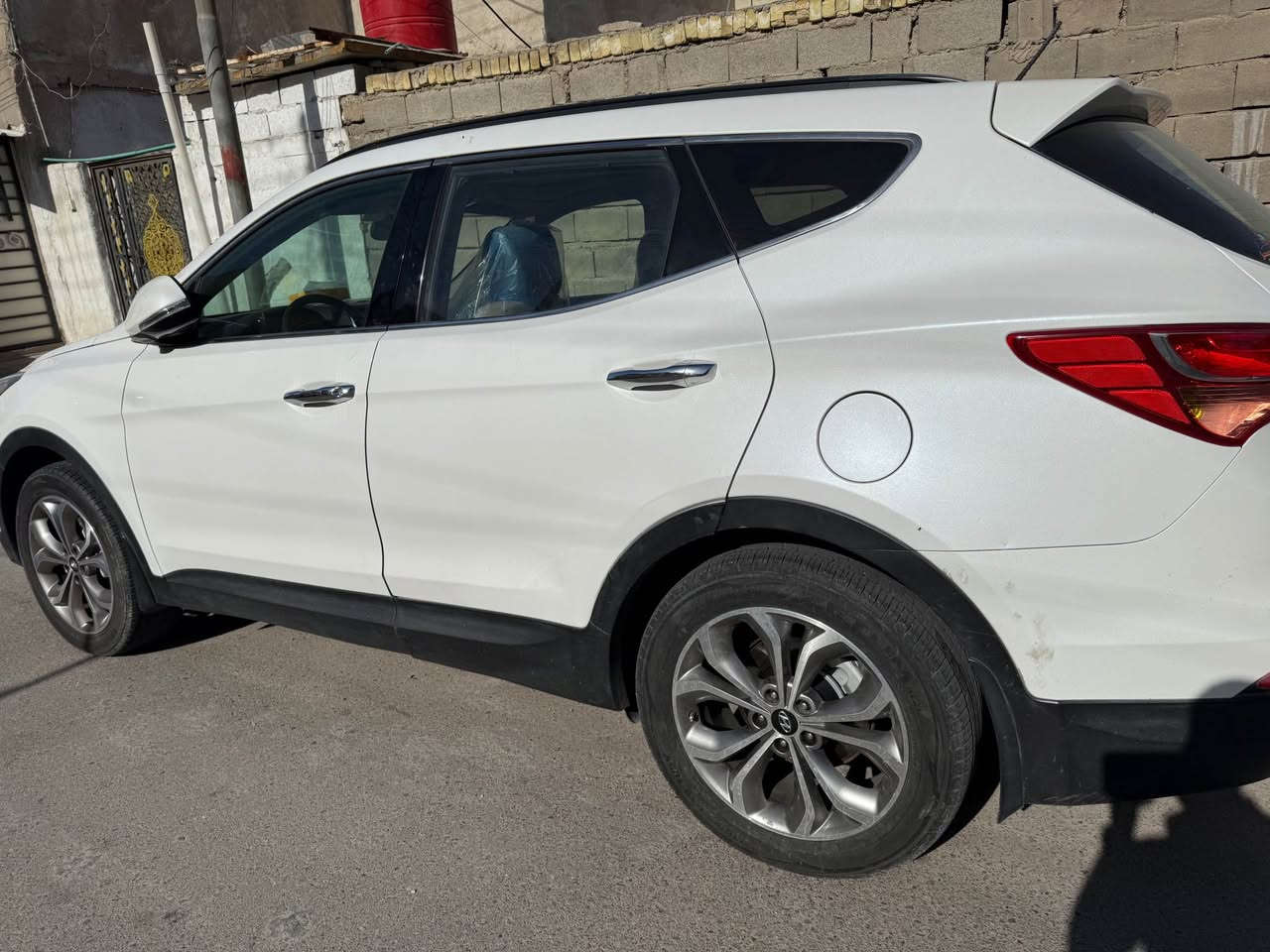 سنتافي 2014 خليجي كفاله 
رقم بصره تحويل ثاني يوم 
سياره فول مواصفات كلش 
بصمه 
حساس خلفي 
برده سلايت 
لد لايت زنون 
بانوراما 
كشن جلد 
تبريد 3 قطع 
سياره خير من الله 
حداده جديده هسة
تبريد محرك كير كله كفاله 
محرك 2.400 اكرر محرك 2.400 
مو 6 
تاير جديد سياره 7 راكب 
سياره ما ناقصها شي ابد 
حته تبديله دهن هسة 
قطره خياس ما بيها شرط 
بيها بس طخه على حالها بل جنطة فقط
ماشية 280 
سعرها 160 بي مجال للشراي
*********** البصرة, العراق
