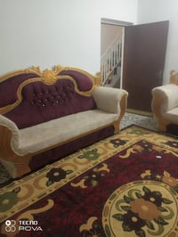 تخم رئاسي جدا نضيف ومتوشم جديد يعني سفنج وقماش جديد القماش نوعيه ممتاز...