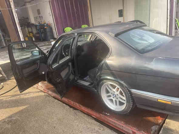 السلام عليكم ورحمه الله وبركاته بي ام 225 للبيع محرك 520فانوس مسكر كير مكينه اكسل بالباكيت كهربائيات شغاله سياره كير عادي صالنصه رياضي رقم شمالي سنويه جديده هزه جديده سعر السياره ٦٥ورقه مجال جدا بسيط البيع مستعجل للحاجه الماسه للمال مكان سياره بغداد حي البنوك قرب كليه اداره وقتصاد هاتف *********** موديل سياره ١٩٩٥
