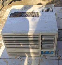 ،،مكيف كارير طن ونص،شغال،،السعر'230""رجائن بس الشراي يتصل 07712601908