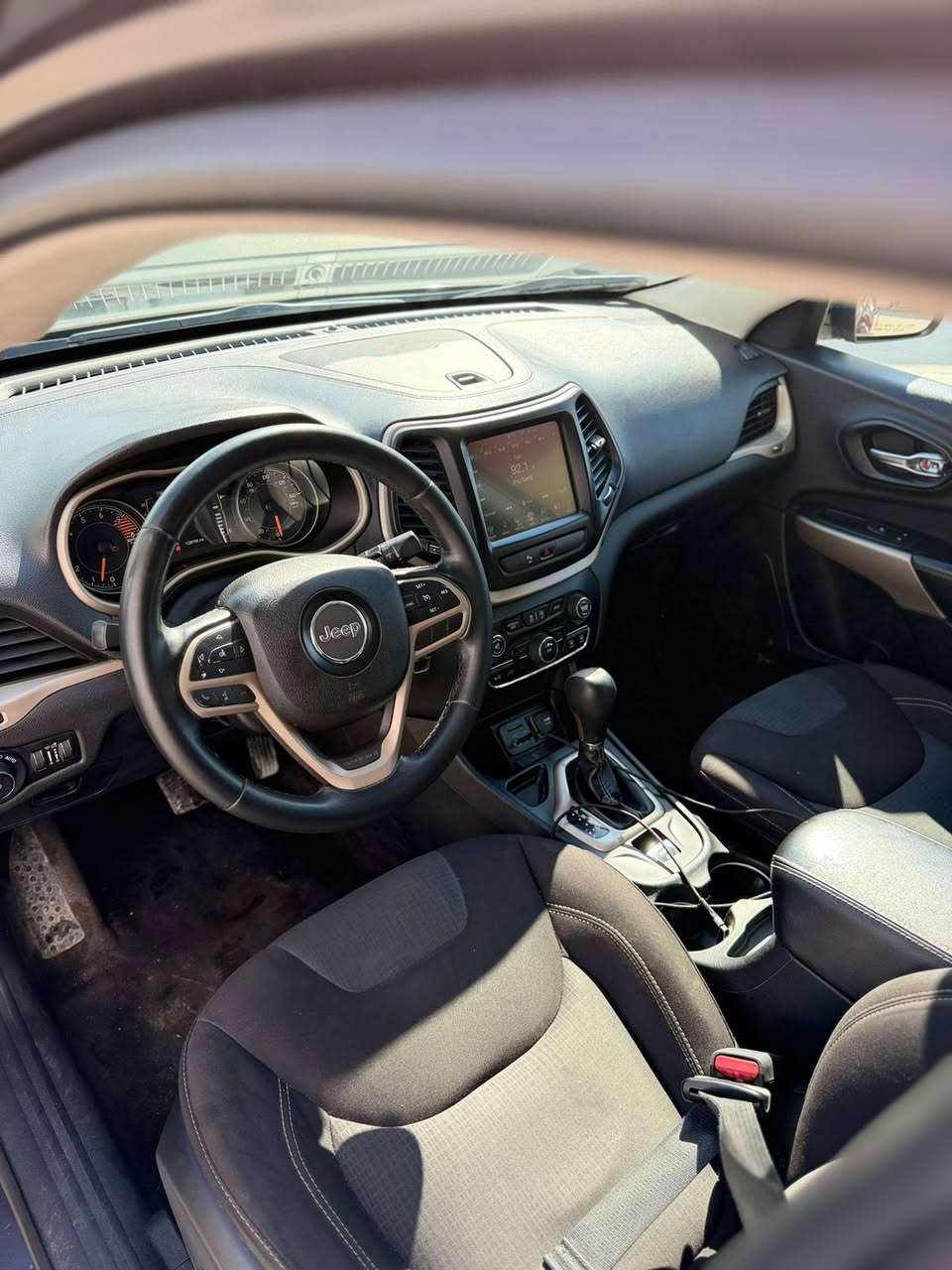 سلام عليكم    للبيع
سياره جيب بزون 
موديل 2017
سياره كامله عله آخر حبايه مابيه كل نقص 
قطعتين صبغ امريكه وحده بل عراق 
رقم أربيل بسمنه 
مكان كركوك 
السعر 129بيه مجال قليل
لاستفسار اتصل ***********
