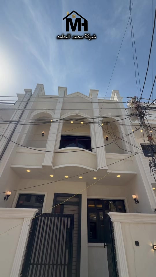 � للبيع دار سكنية – بغداد / الشرطة الخامسة 📍 الموقع: بغداد – الشرطة الخامسة 📐 المساحة: 100 م² 🔹 تفاصيل الدار: ✅ الطابق الأول: * مطبخ * استقبال * جلسة عائلية * منور * خدمات صحية * غرفة نوم ✅ الطابق الثاني: * غرفتا نوم * خدمات صحية ✅ الطابق الثالث: * بيتونة * سطحان 🧱 مواد البناء: * الواجهة: ملكي * البناء: طابوك * الدواخل: تركية 📞 للاستفسار: ***********
