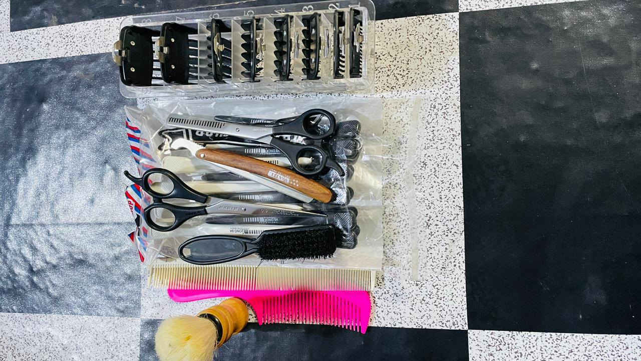 السلام عليكم حلاقينه قراض حلاقه البيع اليريدهن يتصل وتدلل***********
