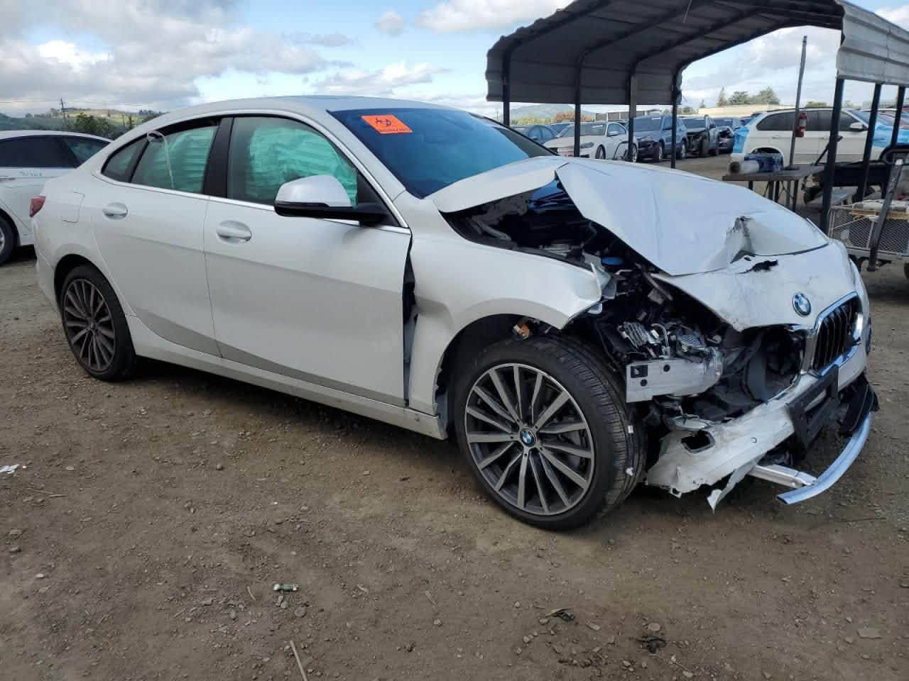 للبيع
Bmw الفئة الثانية موديل
الممشى ١٥،٠٠٠ كيلو فقط جديدة 
فول مواصفات بدون رقم فحص موقت 
السعر. ١٩،٠٠٠$ 
حادث بنيد وجاملغ تعديل بارد  
***********
