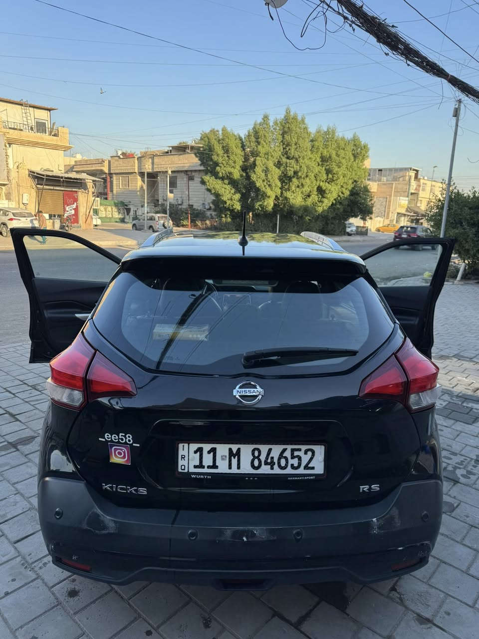 نيسان كيكس موديل 2020فول من عده الفتحه السقف 
السياره بئسمي تحويل ثاني يوم 

حادثه حلو خلفي بس يعني البجم كبس 

موصفات السياره بصمه تشغيل عن بعد رادار تحديد مسار كامرات 350درجه وبعد هواي موصفات بيه 

سعر 121 وبيه مجال 

السياره ما بيه ايي نقص  كامله مكمله 

مكاني بغداد شارع فلسطين 

***********☎️
