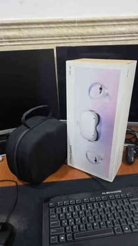 ميتا كويست 2 • ٢٥٦ جيجا • مع حقيبة