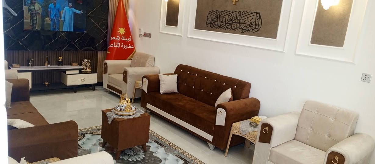 ‏دار للبيع المدائن سلمان باك المساحه355 متر الواجه 17 متر ونزال 21 زراعي علئ 117 بناء 100متر غرفتين نوم واستقبال وصاله وصحيات وكراج يكفي لثلاث سيارات وحديقه الدار بناء طابوق وبلوك 
علما ان الدار بناء قديم وترميم جديد من الداخل فقط
السعر 110 وبيه مجال بسيط للشراي
‏خلف مشتل السعاده وخلف البانزيخانه شارع المهندسه سحر ***********
‏
