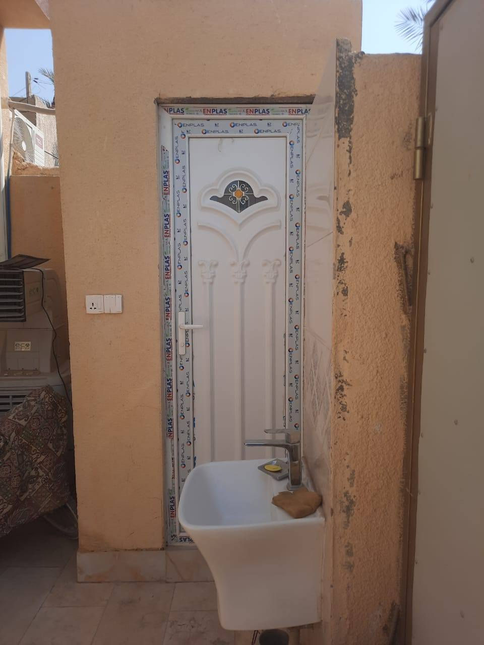 دار للبيع حي العسكري نهايه شارع المدارس البستنه قرب المدارس
المساحه ١٠٠ متر طابقين تفاصيل اكثر 
الاتصال ***********
