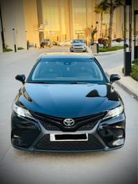 كامري SE • ٢٠٢٠ • مقاعد جلد