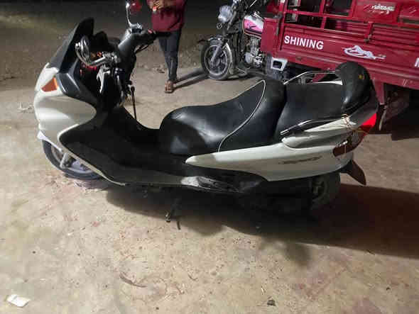 السلام عليكم دراجه ماجسته دبل رون للبيع او مراوس بايراني سرعته 160 سعره 550 وبي مجال مكاني ديالى خانقين الرقم *********** اوراق كامله دراجه كامل مكمل
