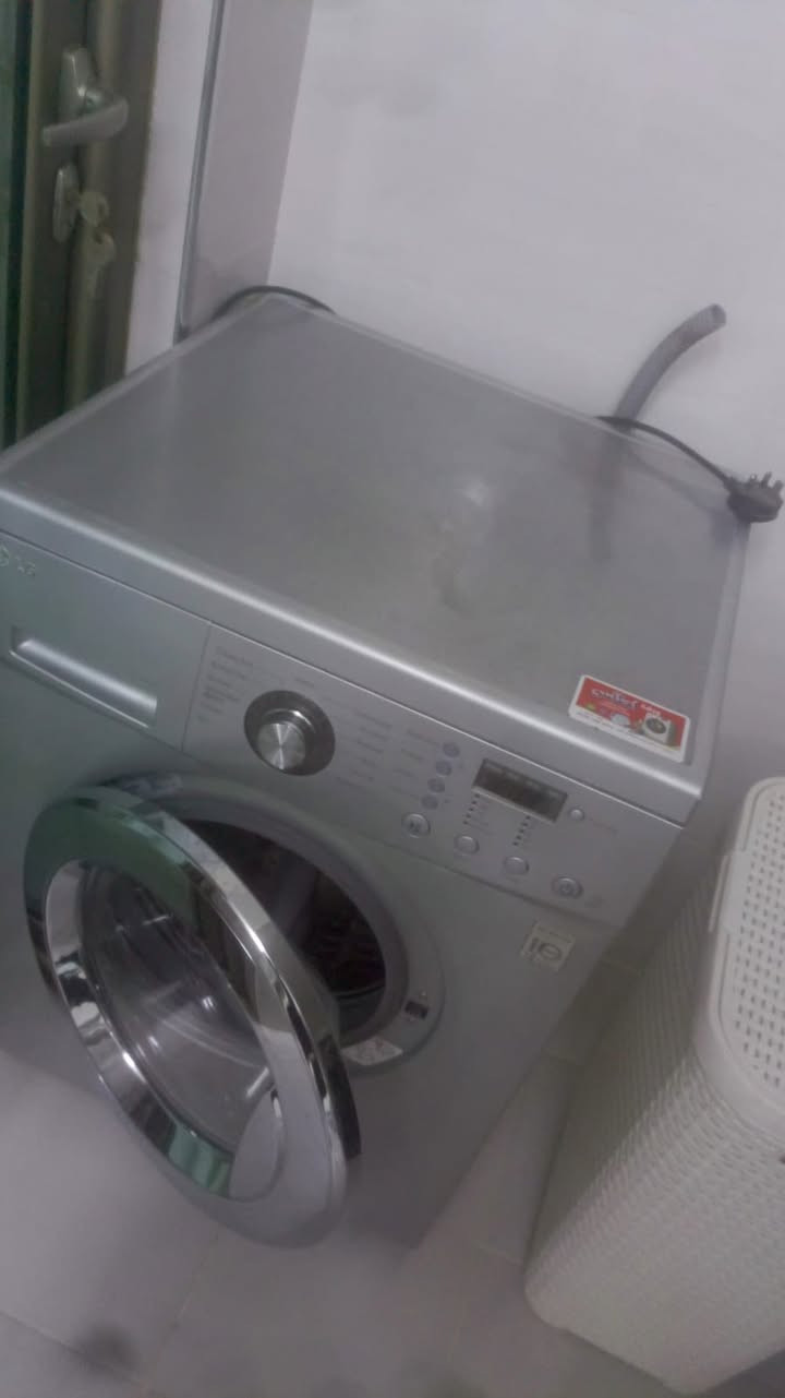 سلام عليكم اخوان غساله LG للببع اخو جديد بس يحتاج كارت k8 الي يريده يتواصل عل هاي رقم اخوان عل انترنيت ممتواجد 
***********
