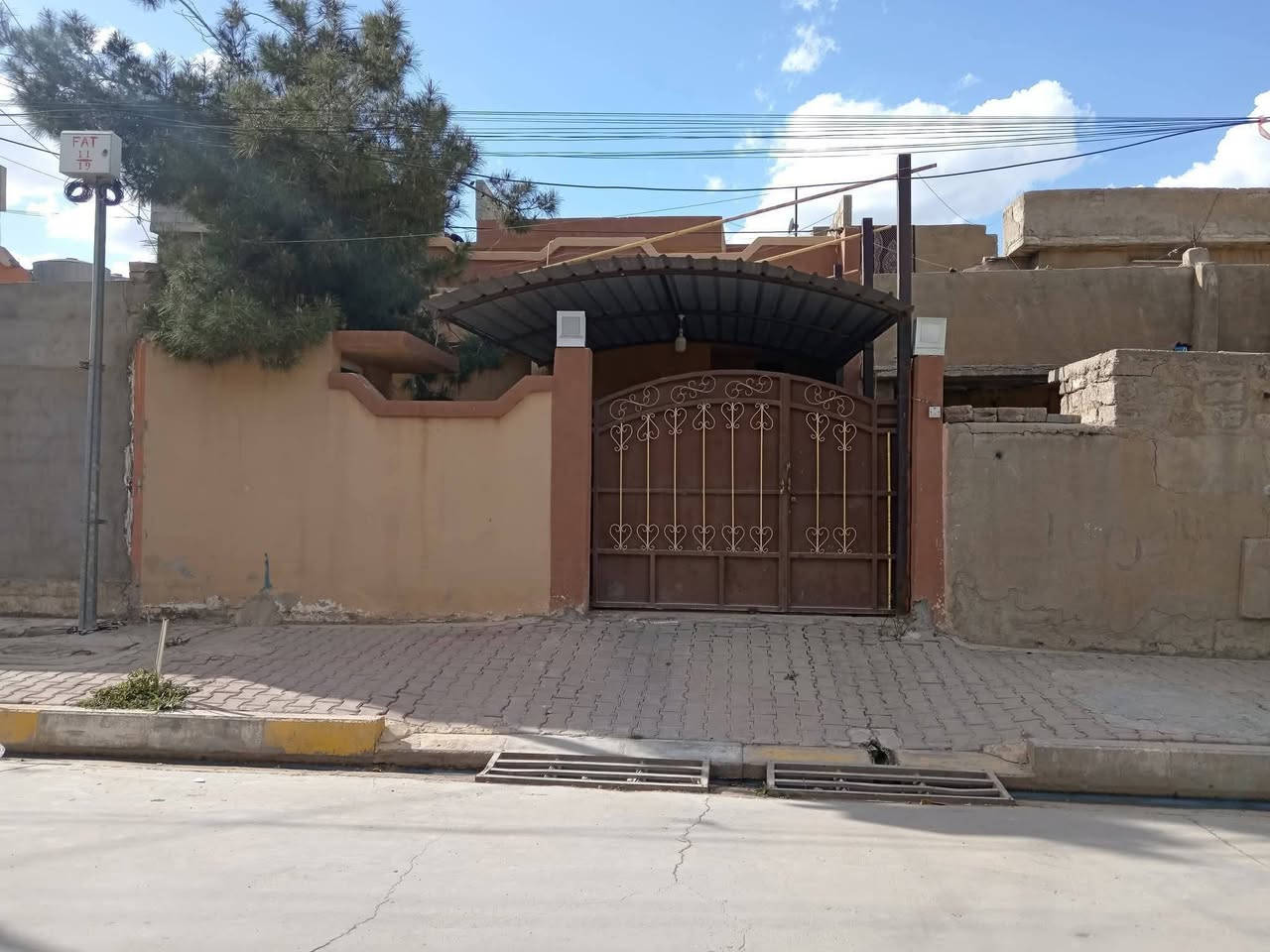(1731)
#دار طابو طابق ونصف للبيع
#العنوان / كركوك حي الأسرى والمفقودين فرع مقابل أسواق عامر
#المساحة / ١٤٠ متر
#الواجهة / ٧ أمتار في ٢٠ متر
$السعر /  ١١٠مليون مع مجال
#للاتصال / ***********
