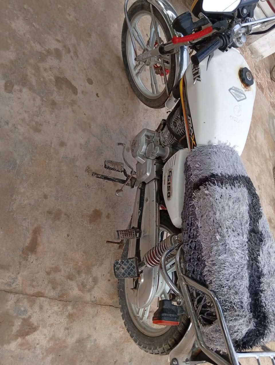 السَلٱمٌ عـَلـْيگمّ-ۈرحـْمّـٌة ٱللـّہ ﯙبُرگـّاتہ. درجة البيع       موديل 23 كهربائيات شغاله اوراق كامله نظيفه سعر 475 وبيها مجال المكان  ديالى الخالص تحويله شراي ينتصر🫵
***********
