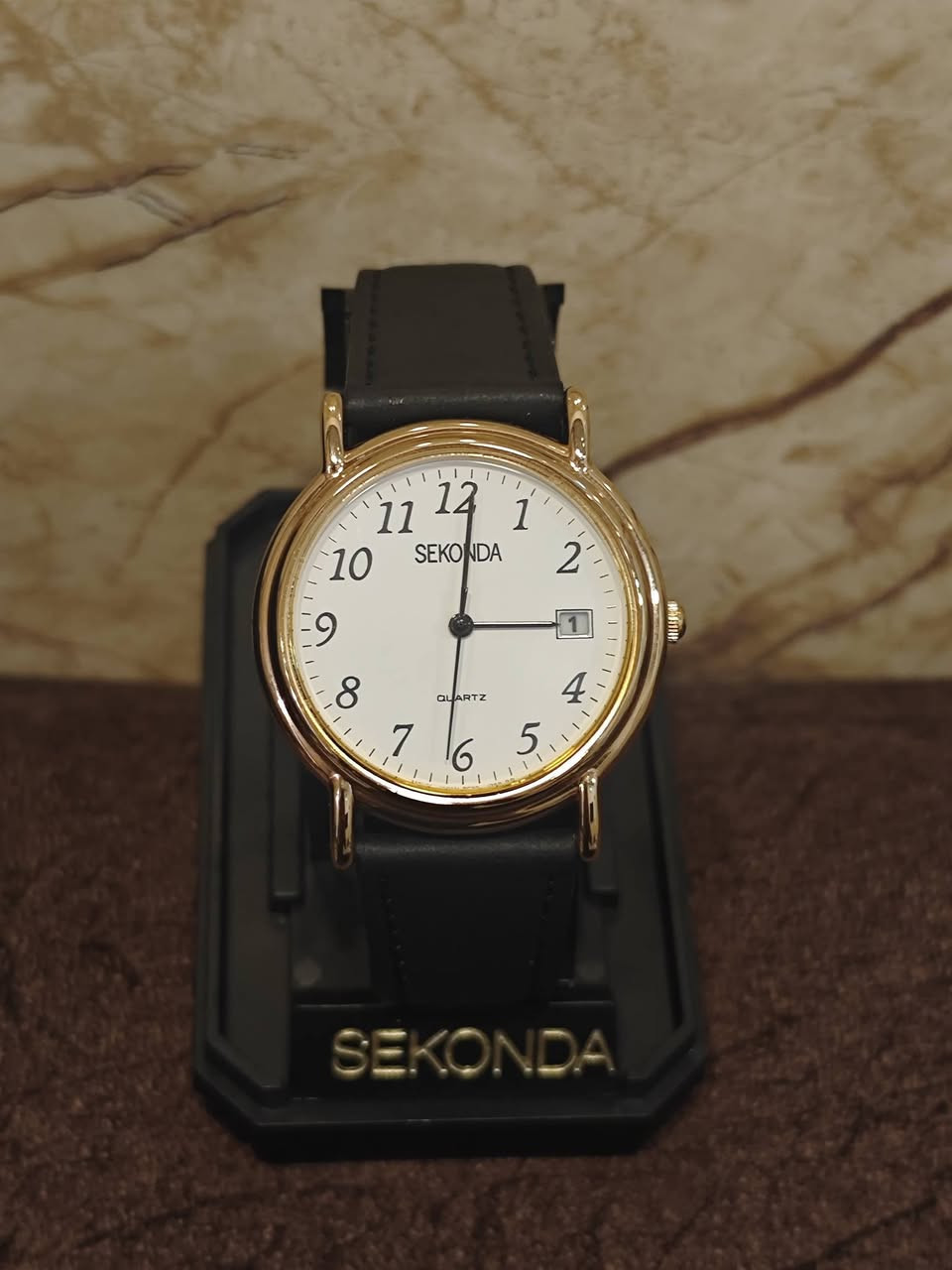 ساعه ماركه سيكوندا ياباني كوارتز جديد بالعلبه سعر 35 الف للاستفسار واتساب ***********
