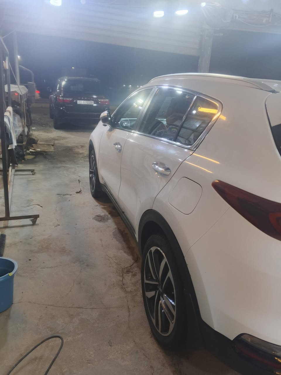 كيا سبورتج  خليجي موديل 2019 رقم بغداد بسمي تحويل ثاني يوم سياره كلش جديدة وجاهزه ماشيه 85 الف استخدام قليل جدا سيارة مكفوله كفاله عامة مواصفات السياره. 
1 محرك. 2000 دوش 
2 شاشه كبيره + كامره دواره 
3 مري شفط + شاره 
4 حساس خلفي 
5 حساس امامي 
6 داخل عسلي 
7 كشن جلد 
8 ويل كب حجم 19 
9 لد نهاري امامي 
العنوان الناصريه المركز  موبايل *********** السعر 190
