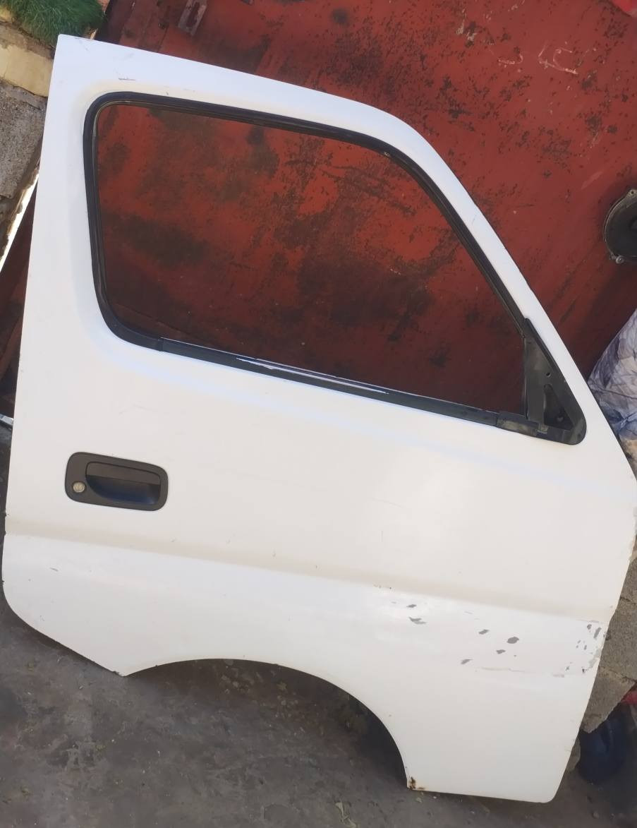 باب نيسان يورفان ناصيه عدد 2 باب السائق كامل وباب الراكب فارغ
السعرهن ثنينهن 200 وبيهن مجال
للاتصال ***********
مكاني بغداد مدينه الصدر بغداد, العراق
