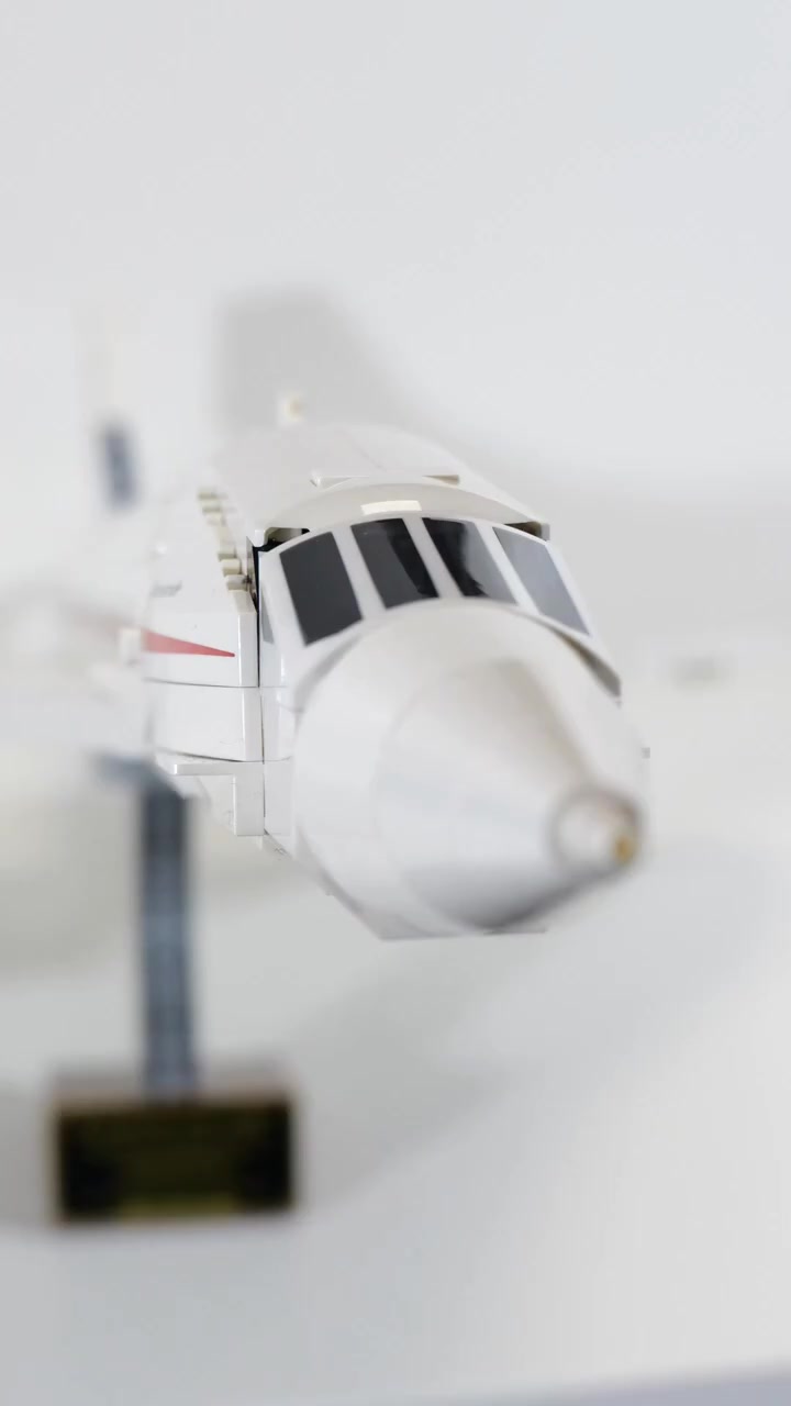 نموذج طبق الأصل مفصل لطائرة الركاب التجارية الأسرع من الصوت الأكثر شهرة في العالم.
يتكون من 2038 قطعة.
يتميز بمقدمة قابلة للإمالة وعجلات هبوط متحركة.
يبلغ طول النموذج أكثر من 105 سم.
متوفرة للبيع لدينا توصيل لجميع المحافظات 
السعر علخاص فقط 
واتساب ***********
