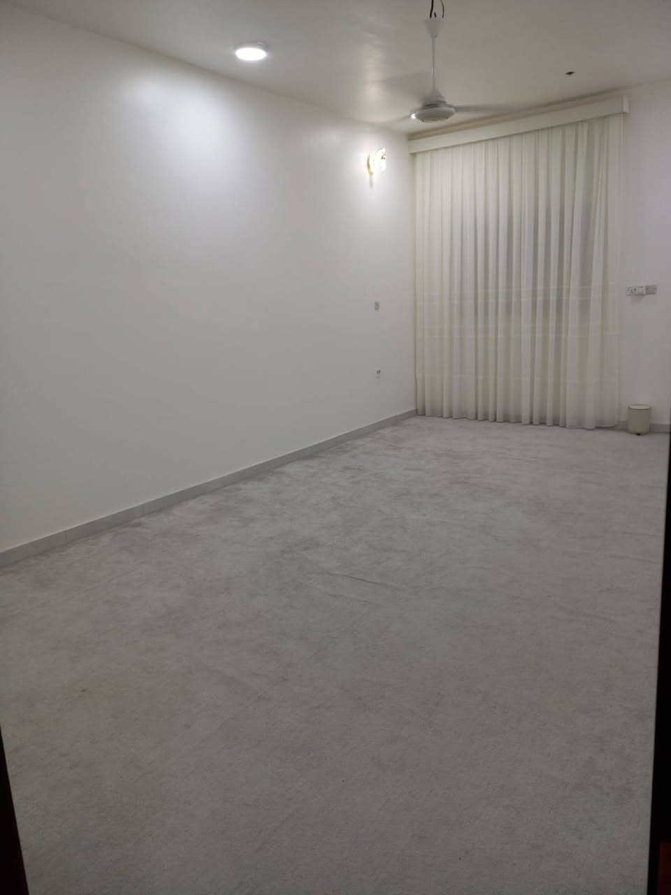 #فرصه_سكنيه_لاتعوض!! 

#دار_للبيع_مطلوب_عقاري!!! 

الموقع﴿مجمع الايطالي خلف الاسواق الي بداية مجمع الدوم موقع ممتاز جداا//شارع 15متر﴾
المساحه﴿250متر﴾
#ملاحضه{الدار بناء شخصي بأشراف هندسي بناء درجه اولى وحديثة سنة البناء2022}
 
#ملاحضه ﴿مطلوب لمصرف العقار 111مليون﴾
يتكون الببت {من غرفتين واسعات وصاله واسعه واستقبال ومطبخ
 حمامات داخليه وخارجيه+غرفه كبير في الطابق الثاني 

﴿#لمعرفه\\السعر #الكلي او لرؤيه صور أكثر يرجى مراسلتنا خاص) 
"""""""""""""""""""""""""""""""""""""""""""""""""""""""""""""""
{{#مكتب_الشاهد_للعقارات_في_السماوة }}
________________________
#للاستفسار الاتصال📞 او مراسلتنا عبر الواتساب 📲

《 ***********🛜》

 #عنوان المكتب سايدين حي الحكم قرب صيدلية الحكم
#ملاحظة: لعرض عقارك ماعليك سوى مراسلتنا 
عبر بريد 📩الصفحة او عبر الواتساب📲
{{👍#تابع_الصفحة لتصلك عروض مكتبنا 🫰🏛}}•

#الشاهد_بصمة_قيادة_ومنهج_واضح
