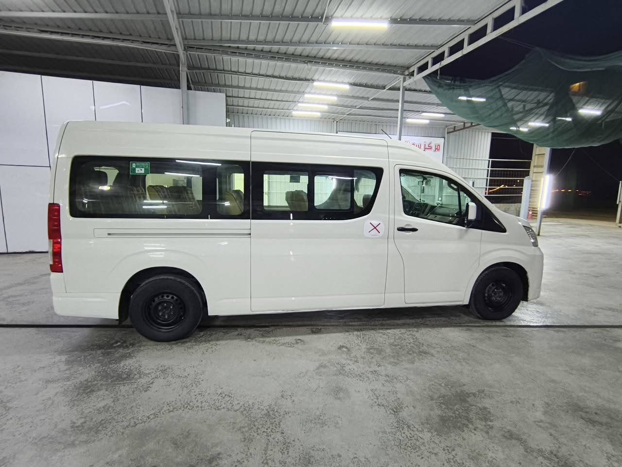 السلام عليكم هايس موديل ٢٠٢٠ سياره جهازة نص فول باب كهربائي تبريد محمور ١٤ نفر السيارة بيها بارد بالصفحة الطويله شويه تعميره مو حلو  وسحبات كارت مبين بالفديو وبيها سونار السعر ٣٢٥ وبيها  مجال كلش قليل الشراي يتصل على الرقم ***********
